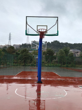 学校蓝球架正面特写