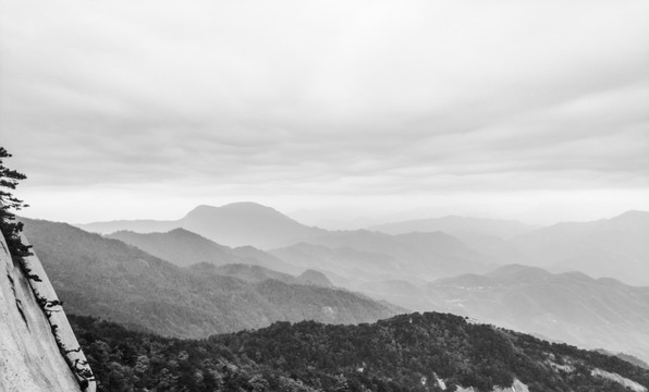 水墨群山高清宽幅大图