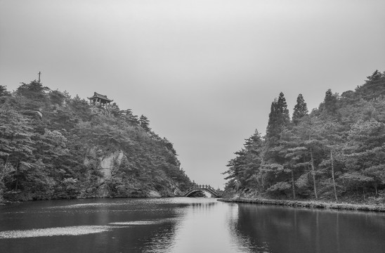 水墨山水画