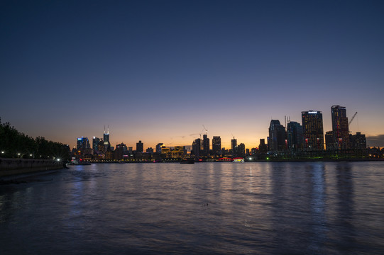 上海黄浦江两岸夜景及建筑群