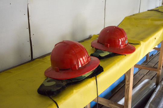 采伐工人安全帽