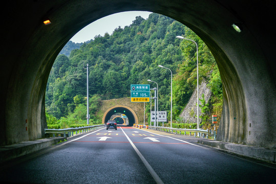 高速公路遂道