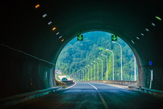 高速公路遂道