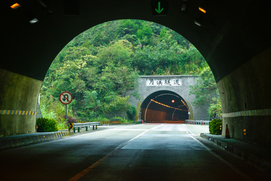 高速公路遂道