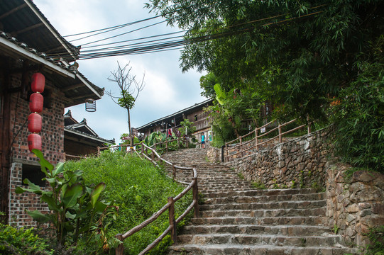 少数民族山寨台阶小路