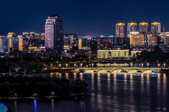 中国长春市城区及南湖公园夜景