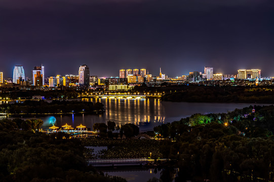 中国长春市城区及南湖公园夜景