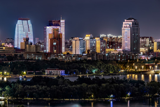 中国长春市城区及南湖公园夜景