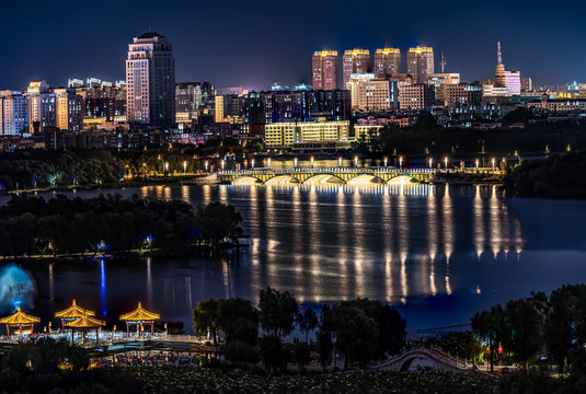 中国长春市城区及南湖公园夜景