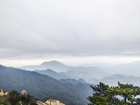 远山宽幅大图