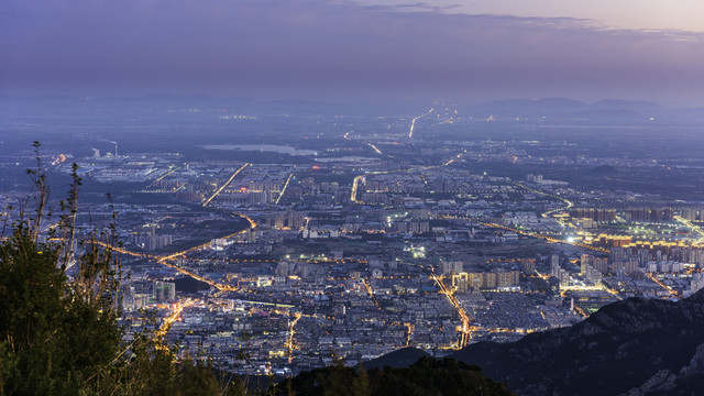 俯瞰泰安夜景