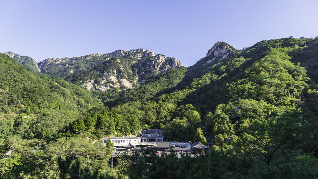 泰山中天门车站与南天门