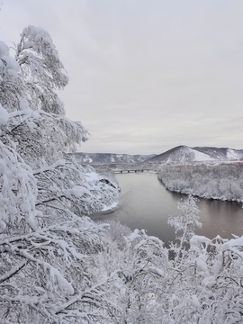 激流河秋雪