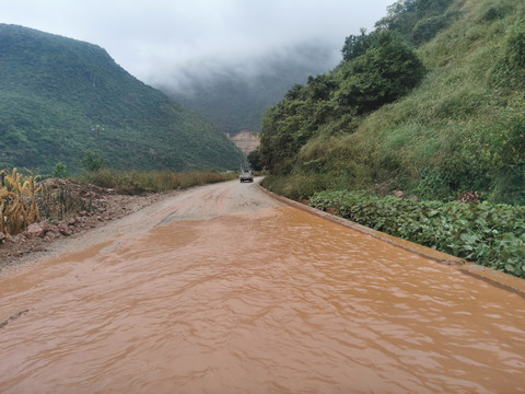 积水的路面