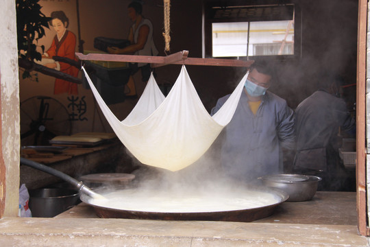 传统工艺做豆腐
