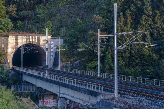 高铁隧道