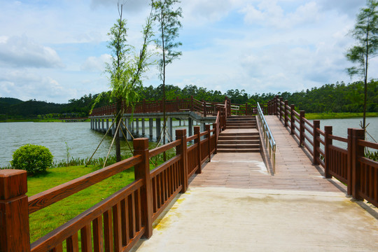 湖面栈桥