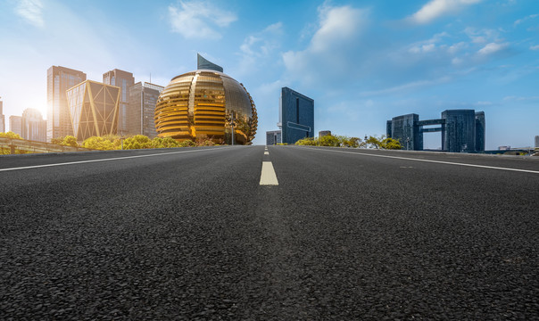 沥青路面天际线和建筑景观