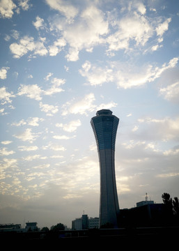 清晨的机场塔楼