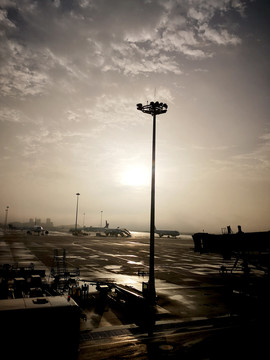 清晨机场停机坪
