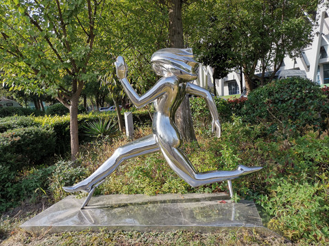 跑步女性不锈钢雕塑