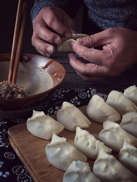 包饺子