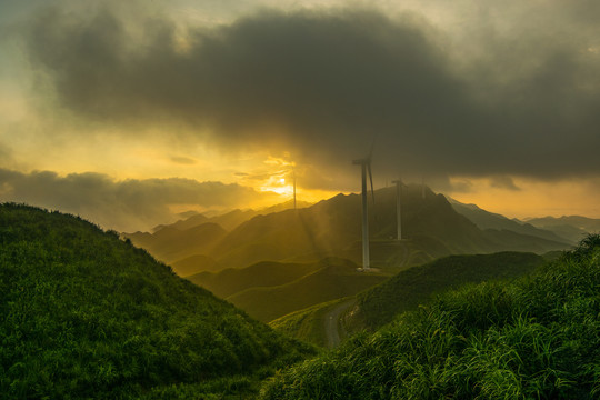 绿峰日出