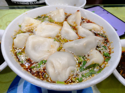 酸汤水饺