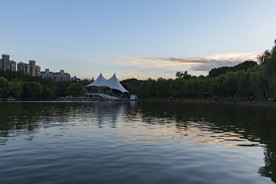 大宁公园湖景