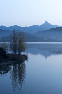 水墨山水风景画