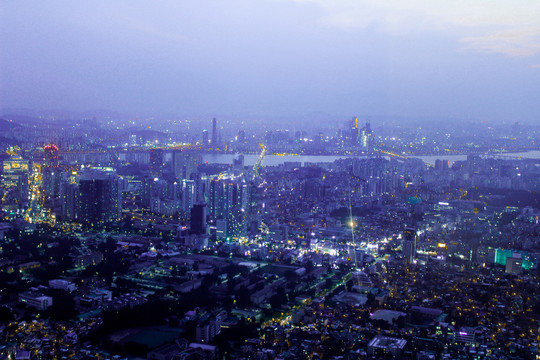 南山塔夜景