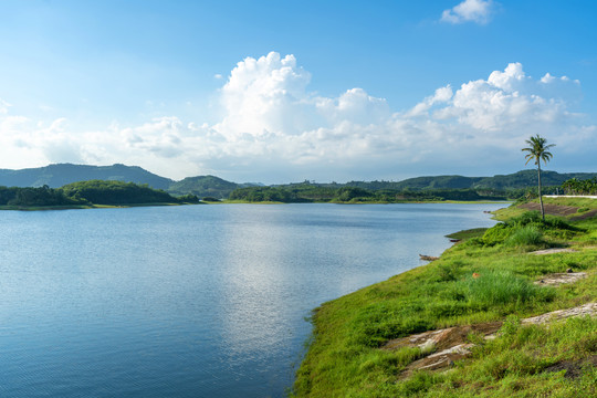 海南琼海石合水库森林湖泊淡水湖