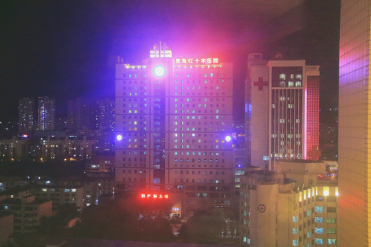 青海省红十字医院夜景