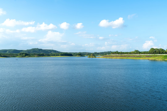 海南琼海石合水库森林淡水湖泊