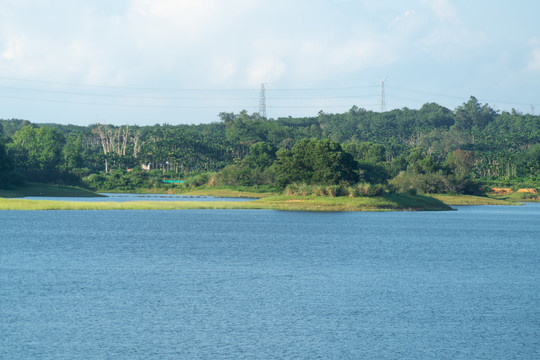 海南琼海淡水湖泊森林水库