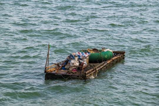 海上小船