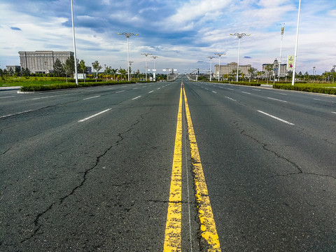 公路柏油路