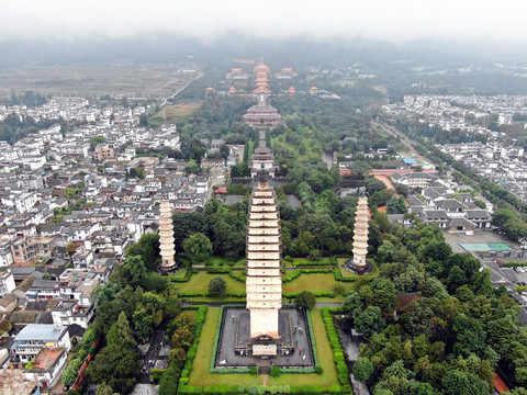 航拍云南大理古城崇圣寺三塔