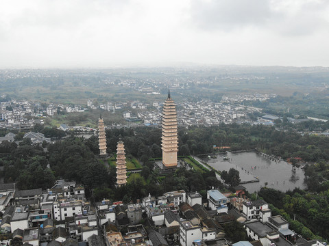 航拍云南大理古城崇圣寺三塔