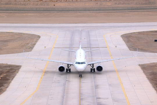 航拍A319飞机正面