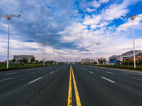 公路柏油路