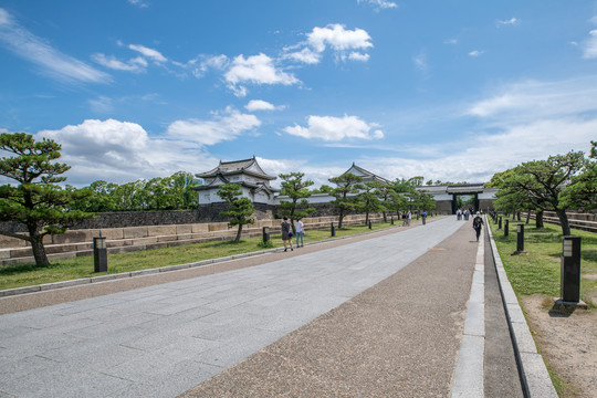 夏季日本大阪城公园内风景