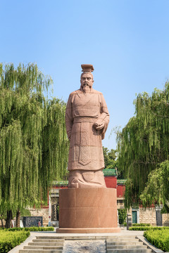 汤阴羑里城周文王雕像