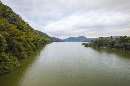 江西大余县风景优美的油罗口水库