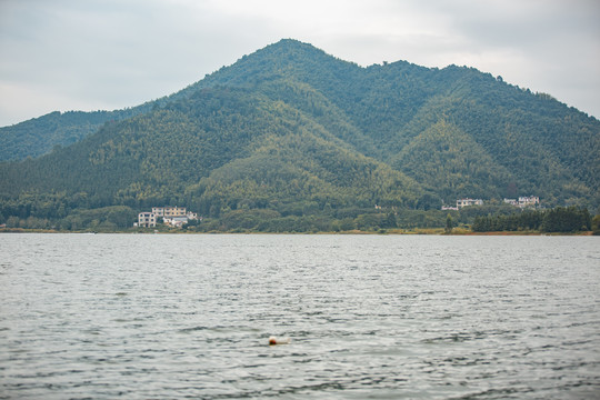 江西大余县油罗口水库的小村庄