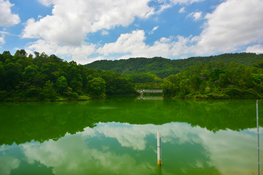 龙舟山公园湖景