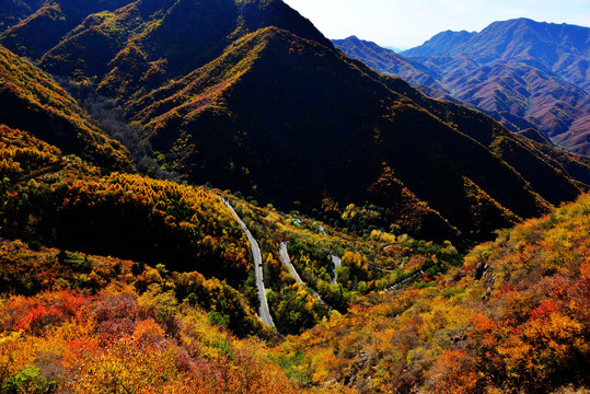 京郊秋韵群山