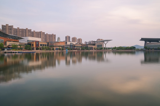 中国无锡太湖风光和大剧院建筑