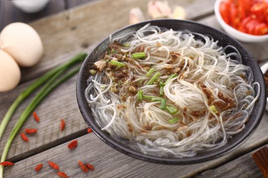 冬菜鸭肉汤粉丝