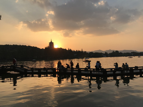 雷锋夕照